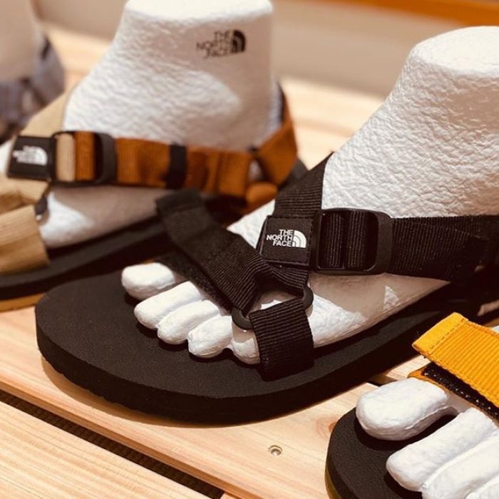 Pie expositor sandalias chanclas carton